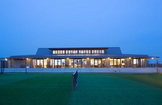 agence-schneider-caen-architecte-urbaniste-normandie Tennis club sur gazon